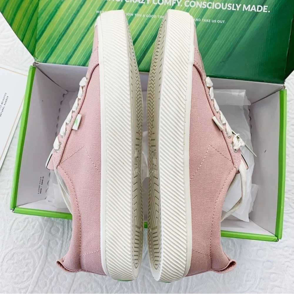 Cariuma OCA Low Canvas Sneaker, Rose (M's 9, W's 10.5)‎